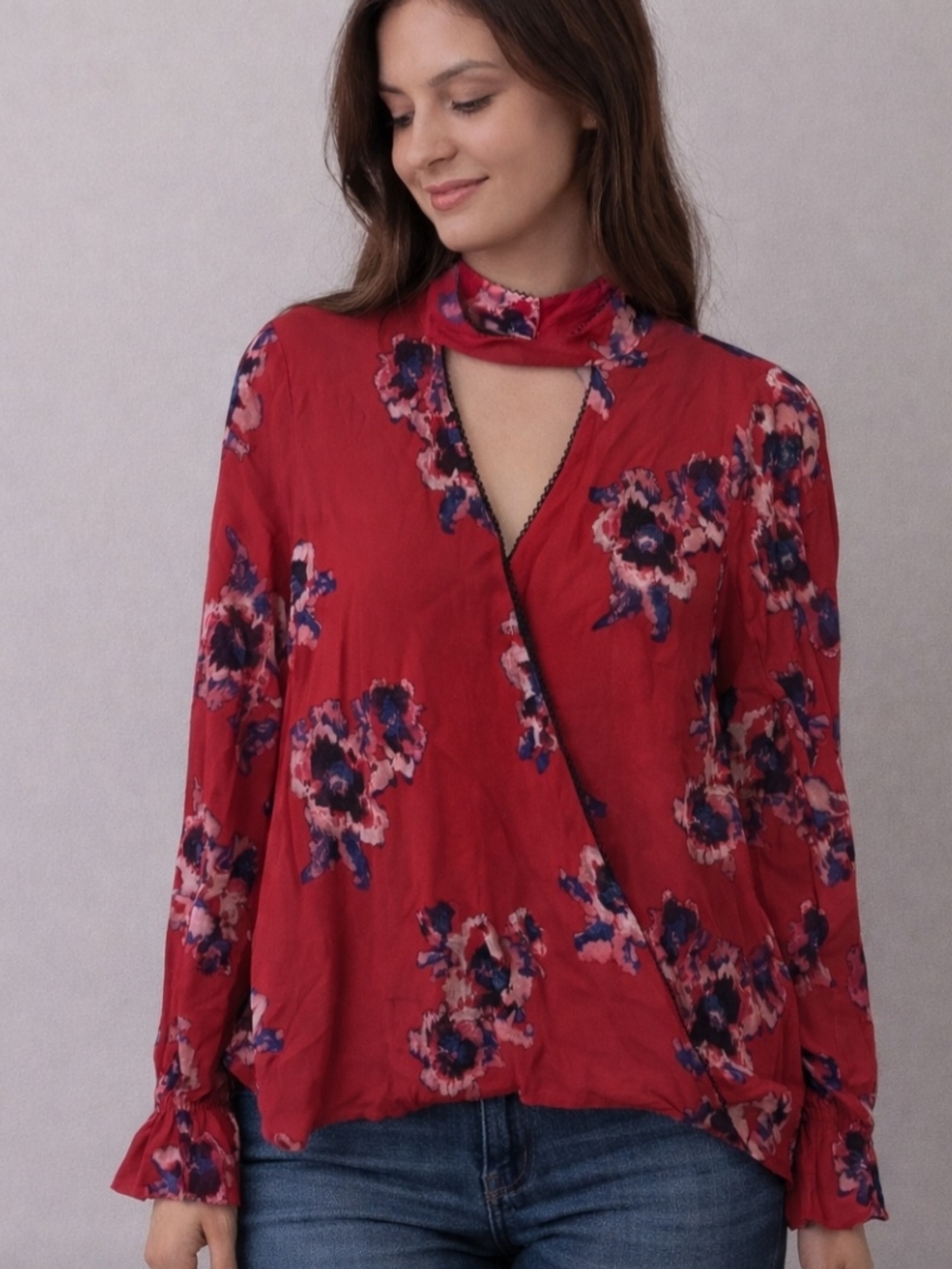 Indigo Rein Red Floral Choker Keyhole Neck Wrap Blouse NWOT Small Cottagecore